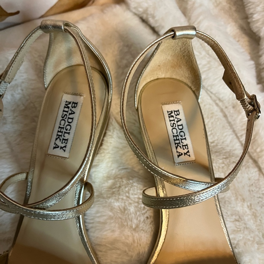 Badgley Mischka Women 7 Gold Leather Jeweled Wedge Strappy Dressy NYE Event Heel - Picture 8 of 11